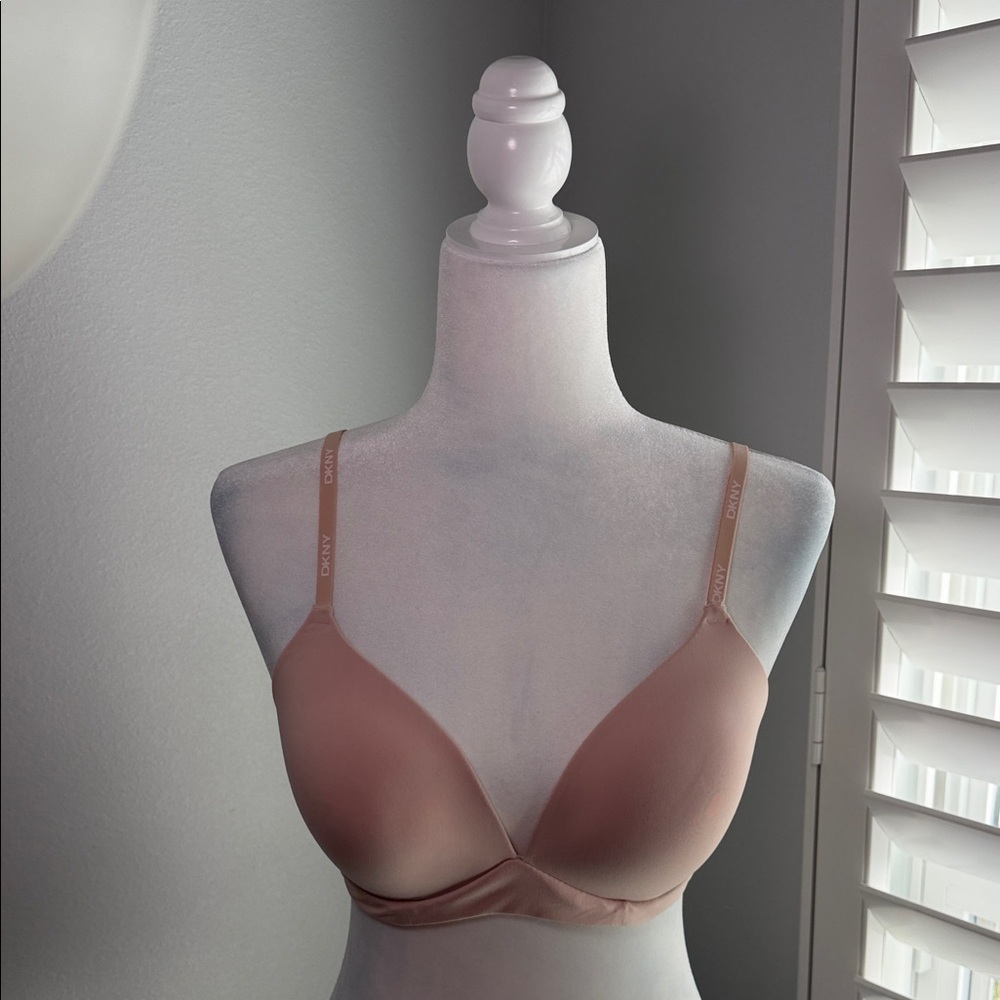 NWT DKNY microfiber t shirt bra Sand color 36C Bra
